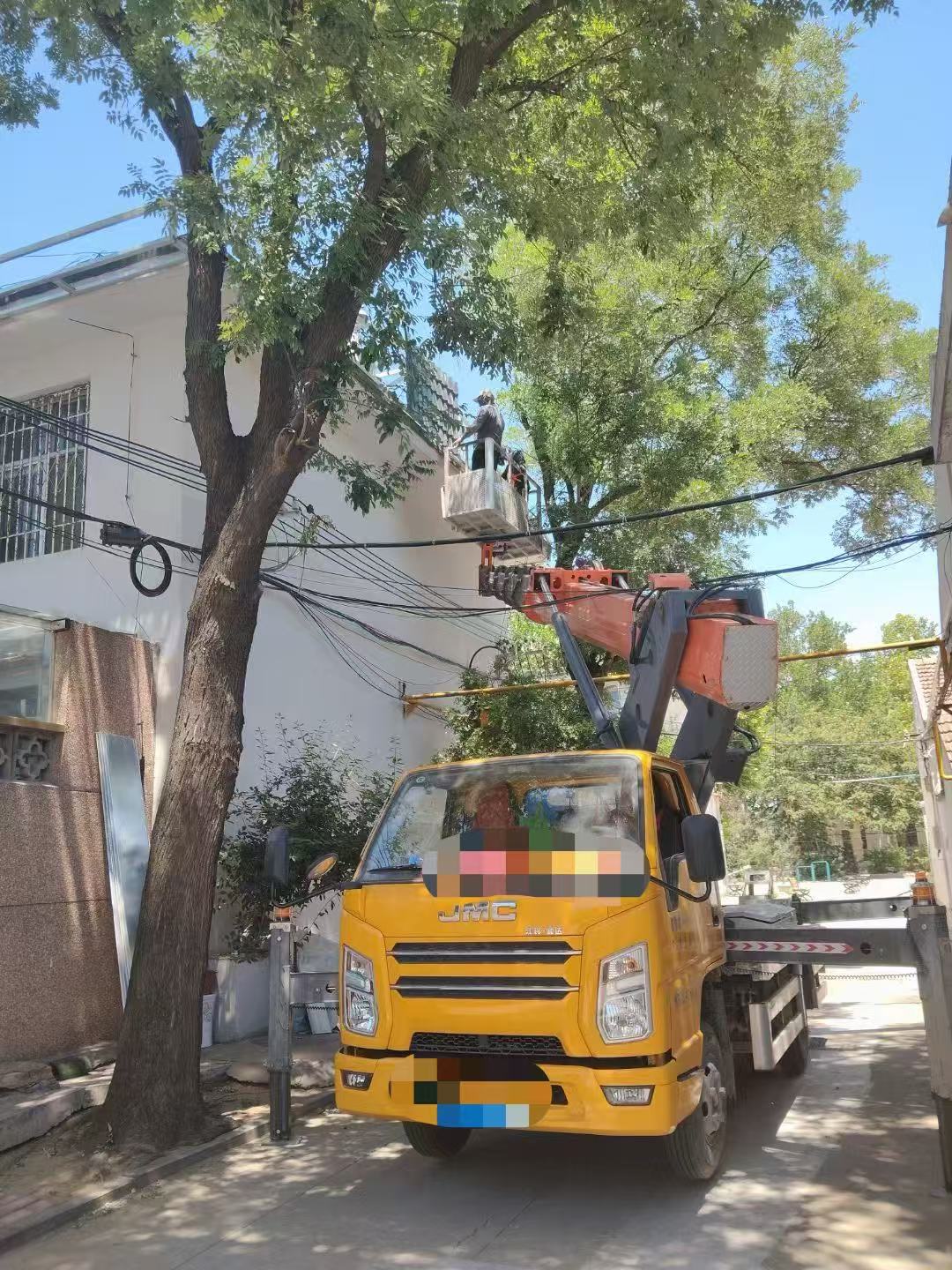 襄阳市高空作业车能吊装重物吗？最大承载多少公斤？